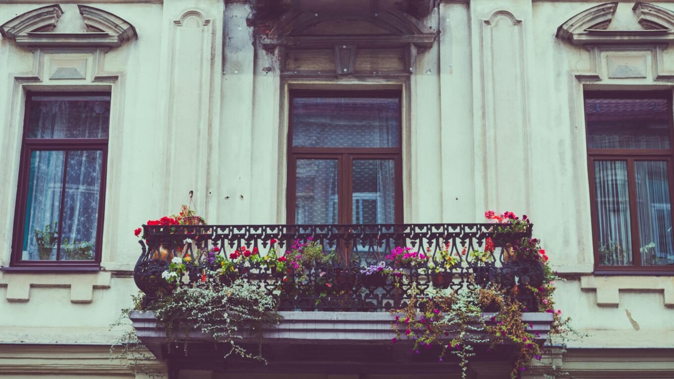 hanging baskets for small balcony